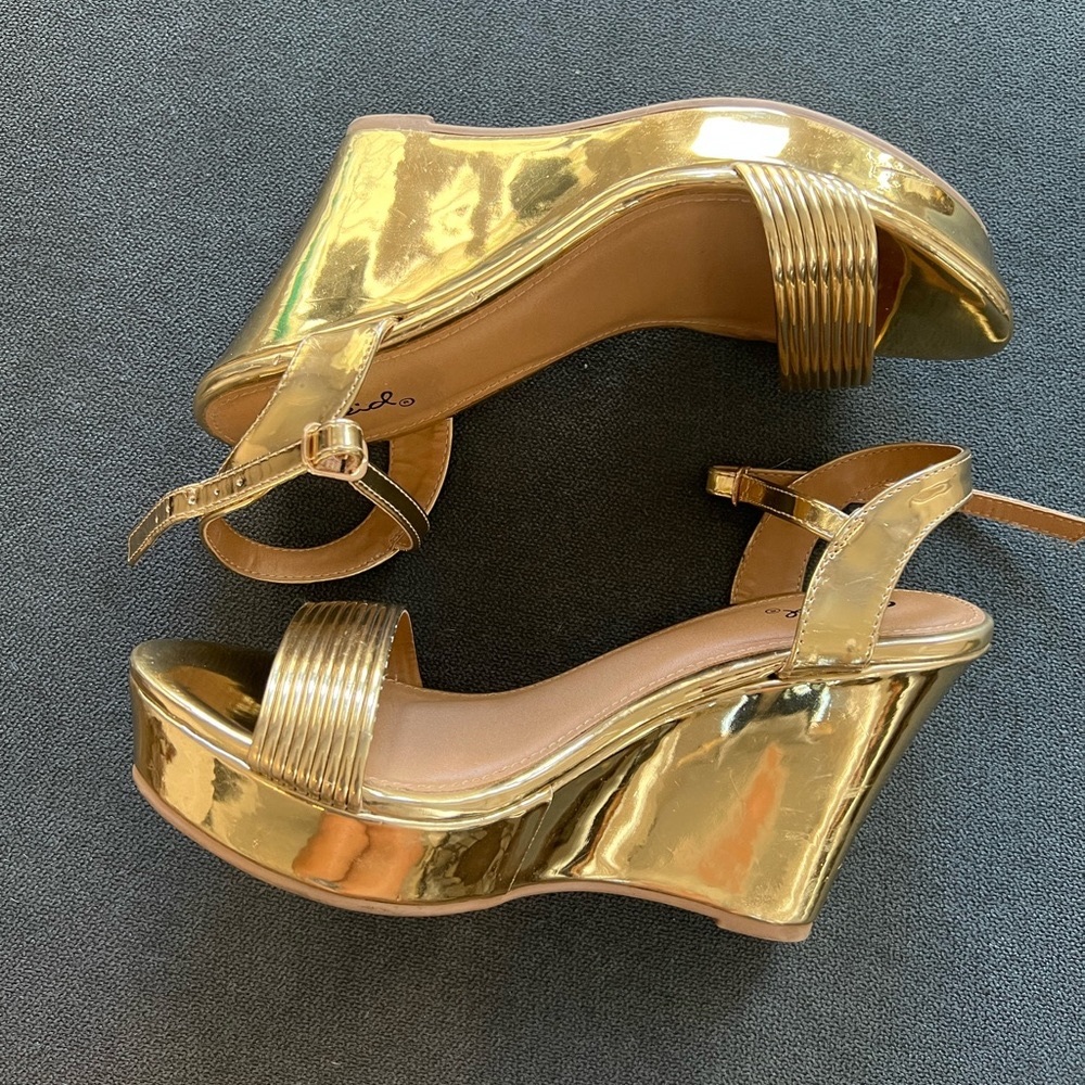 🥇 Quipid Gold Metallic Wedges